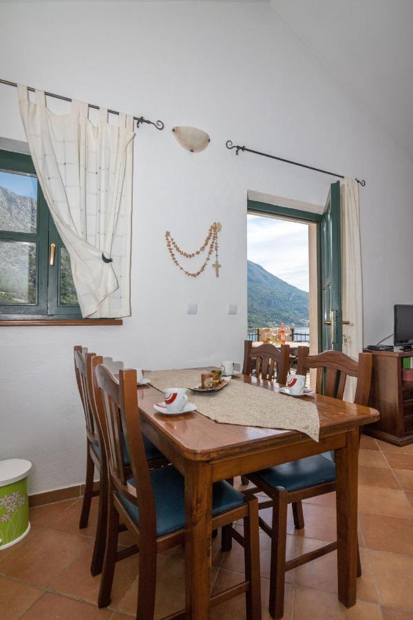 Apartment Zvonimir Igrane Cameră foto